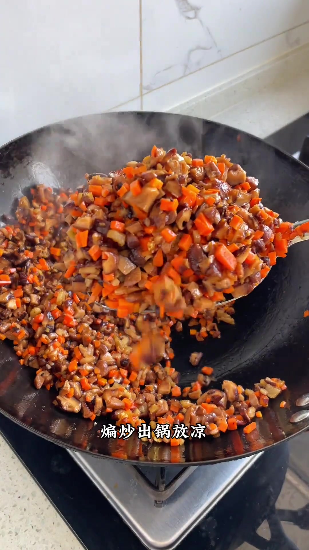 突然想吃素包子,蒸了香菇青菜包,大家喜欢啥馅?