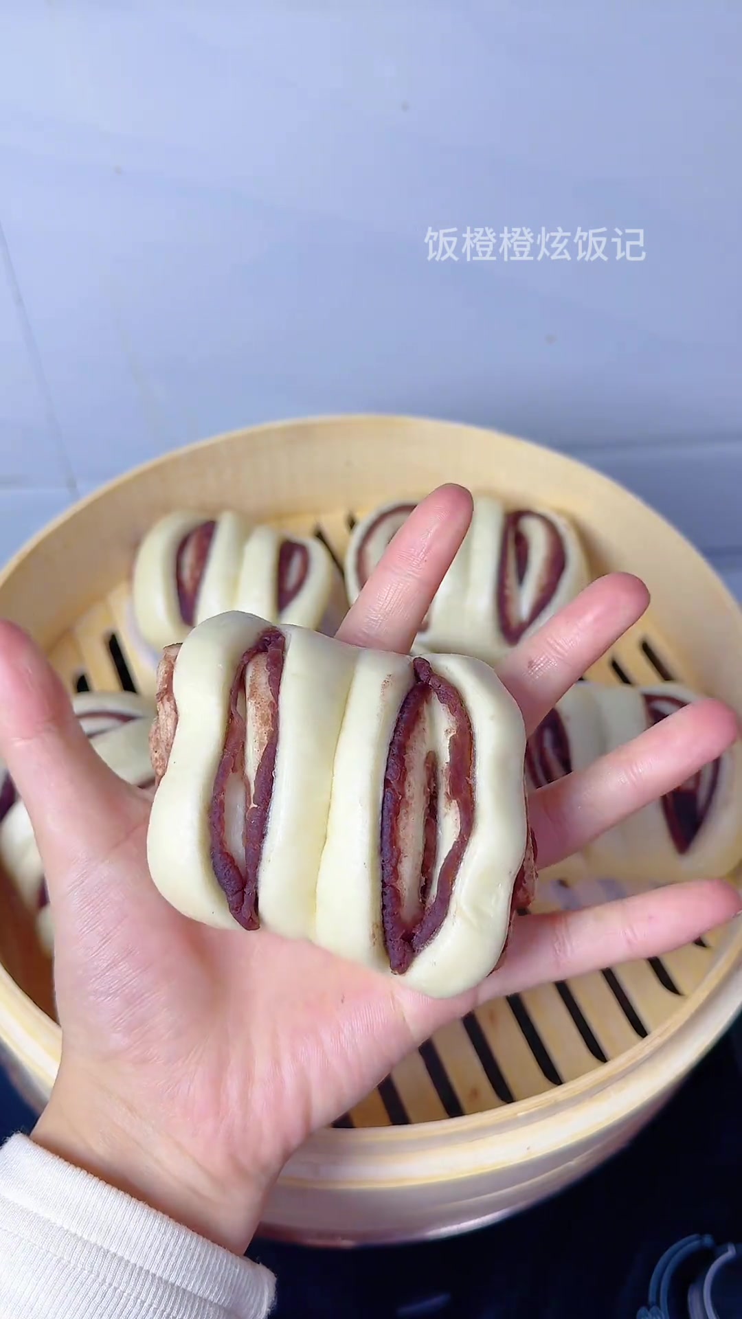 火爆早餐店的豆沙馒头卷,自己在家就能复刻出来,自己做的不放任何狠活,蓬松暄软更好吃!