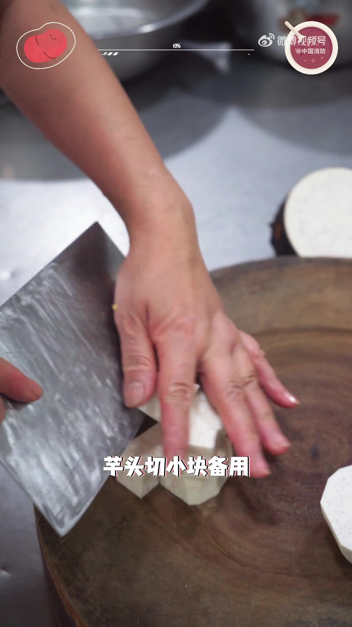 听劝!别再炫奶茶啦,快把奶茶换成 重庆消防 重庆轨道交通消防 “蓝姐姐”牌糖水!初秋的这碗