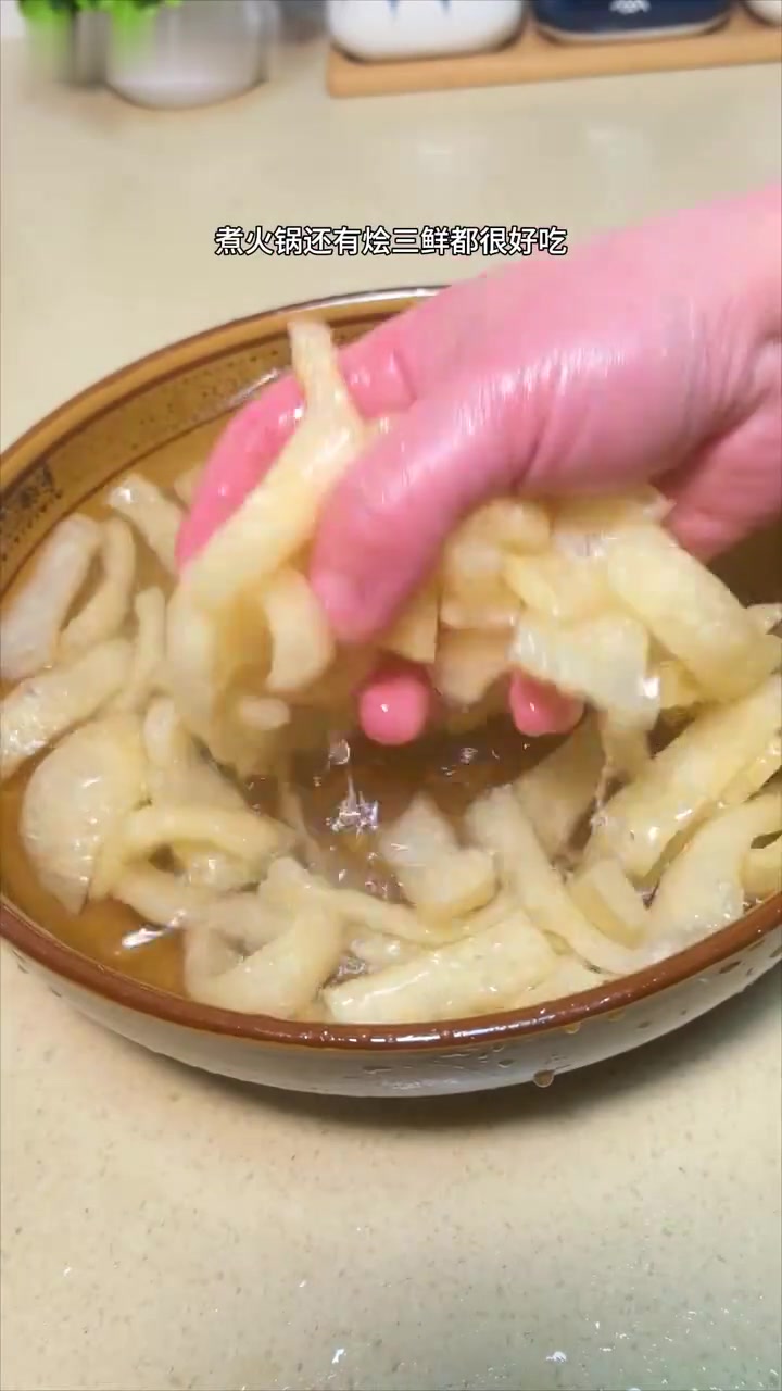 今日制作我最爱的凉拌响皮!