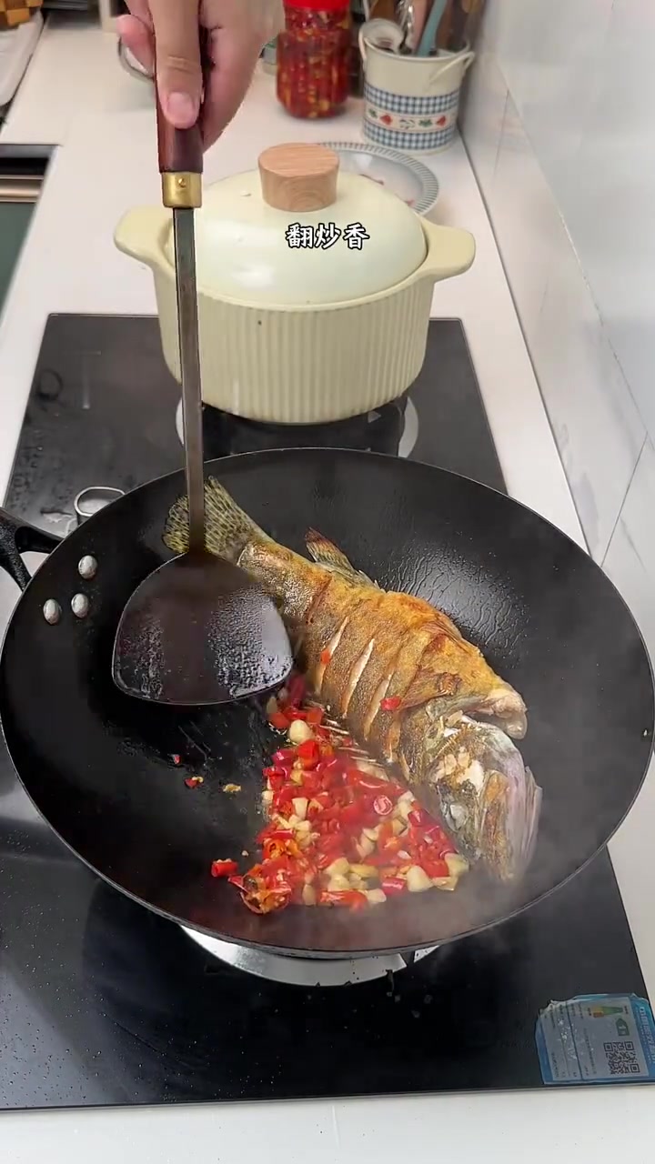 老公钓鲑鱼,分享香辣入味又鲜嫩的家常做法