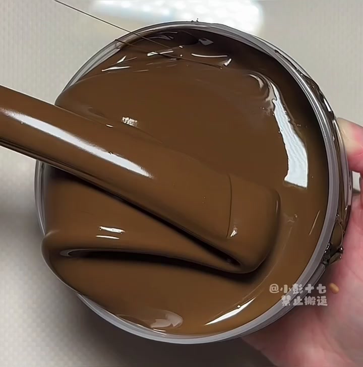 戳一碗巧克力酱