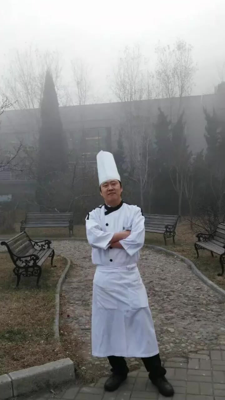 作为曾经干过厨师长的人,刷到西贝这波操作真的气笑了!本来想靠厨师长做小炒肉回应罗永浩,挽回