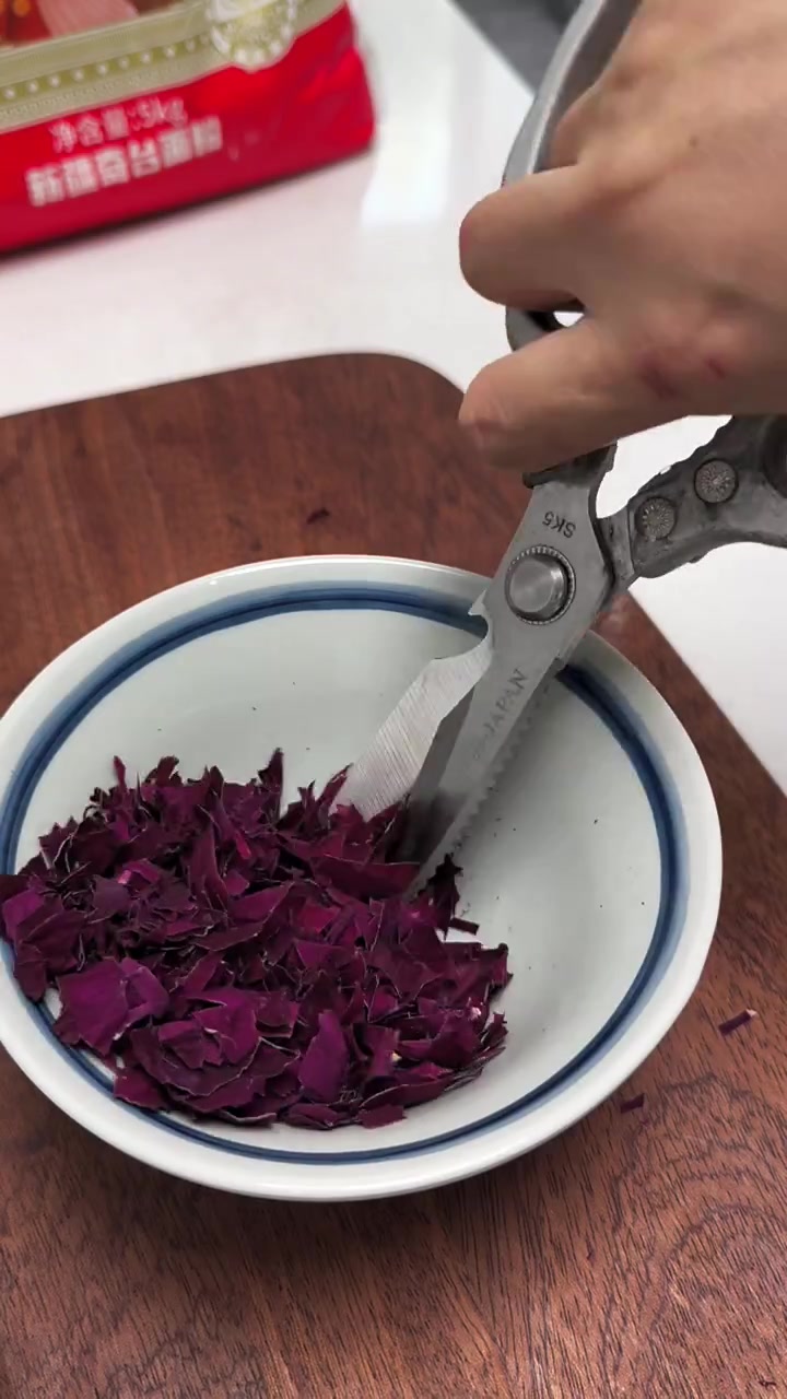 今日玫瑰酒酿馒头,花香酒香交融,松软细腻超好吃