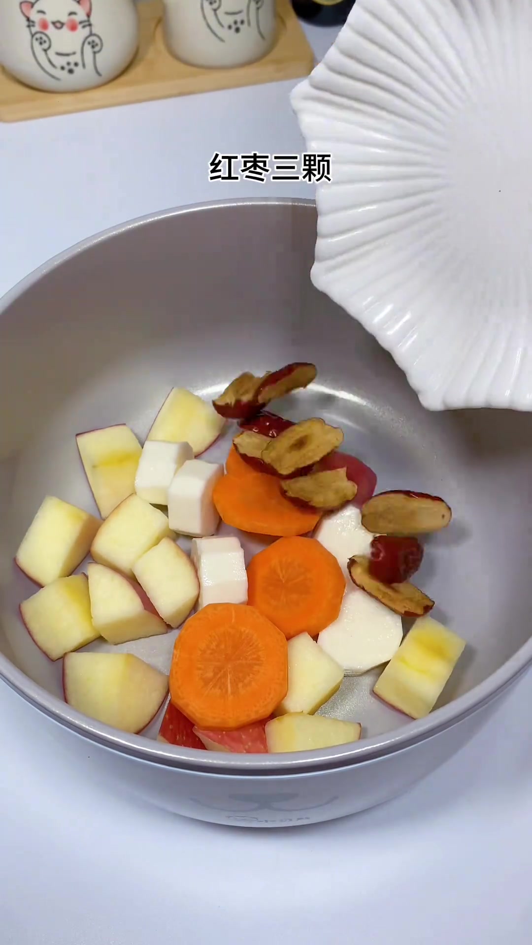 夏天宝宝积食内热睡不好,多喝苹果山药胡萝卜汤