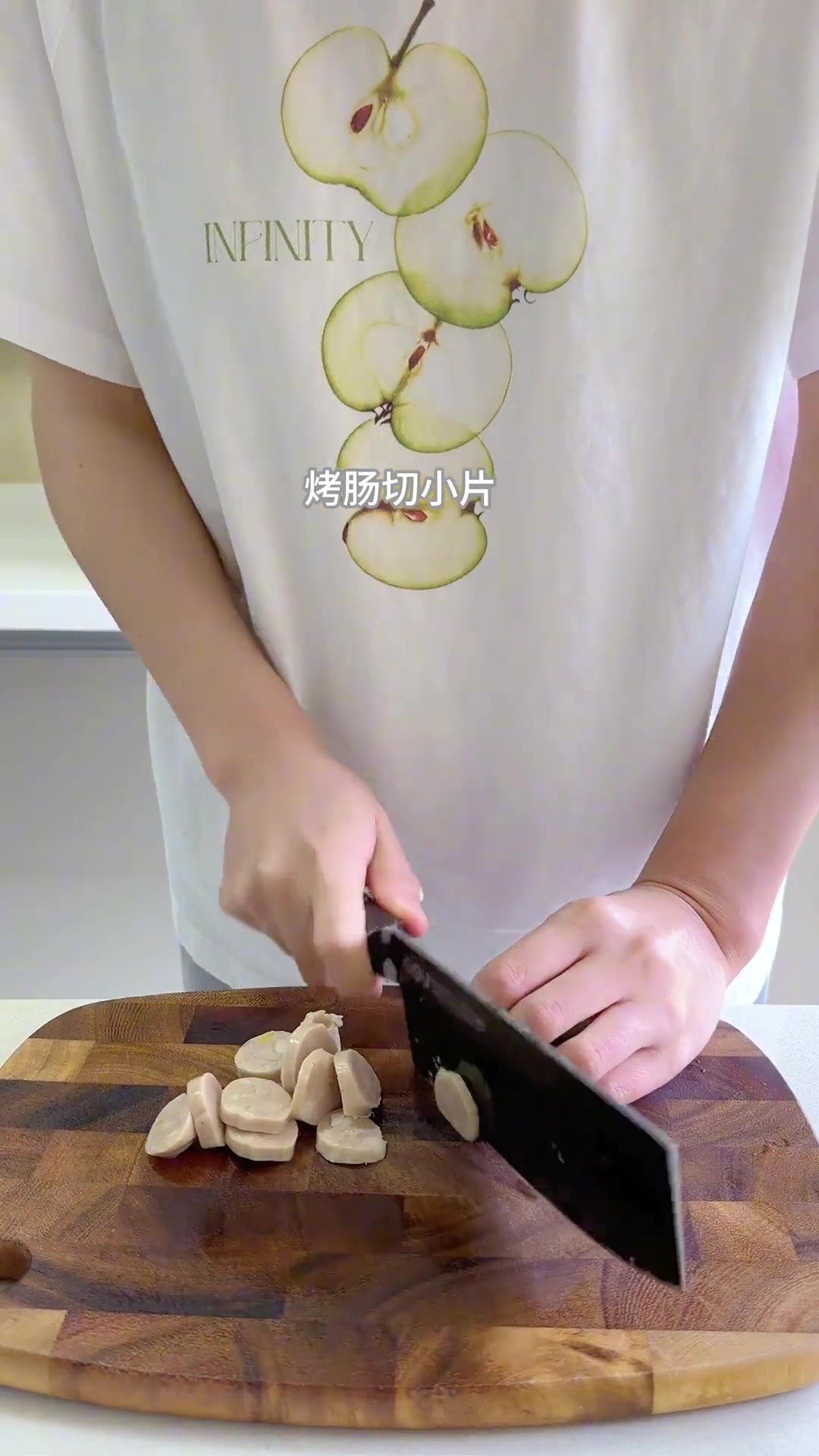 早餐:烤肠蔬菜披萨搭配苹果醋