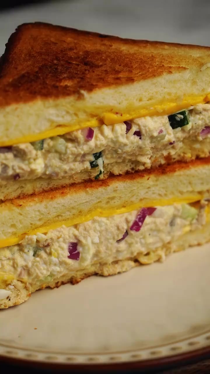 认真吃饭好好休息｜早餐｜金枪鱼芝士三明治