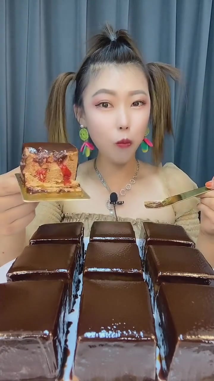 超级熔岩巧克力慕斯方块慕斯蛋糕来咯吃了甜食会开心