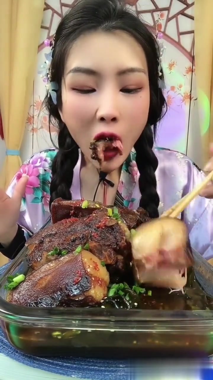 「清山吃牛排+腊肉」姐看着好像没有味觉