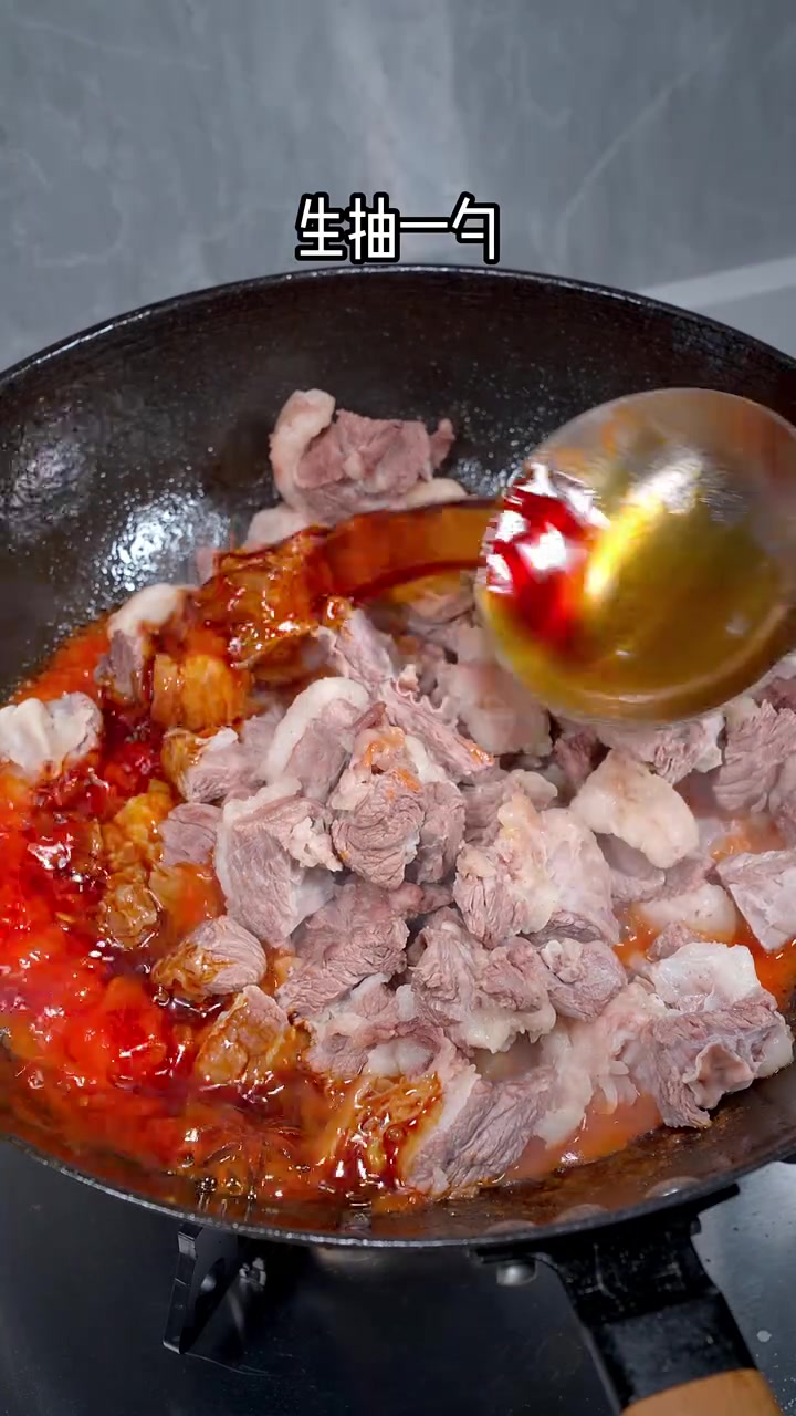 番茄土豆炖牛肉软烂入味,汤汁拌饭超香