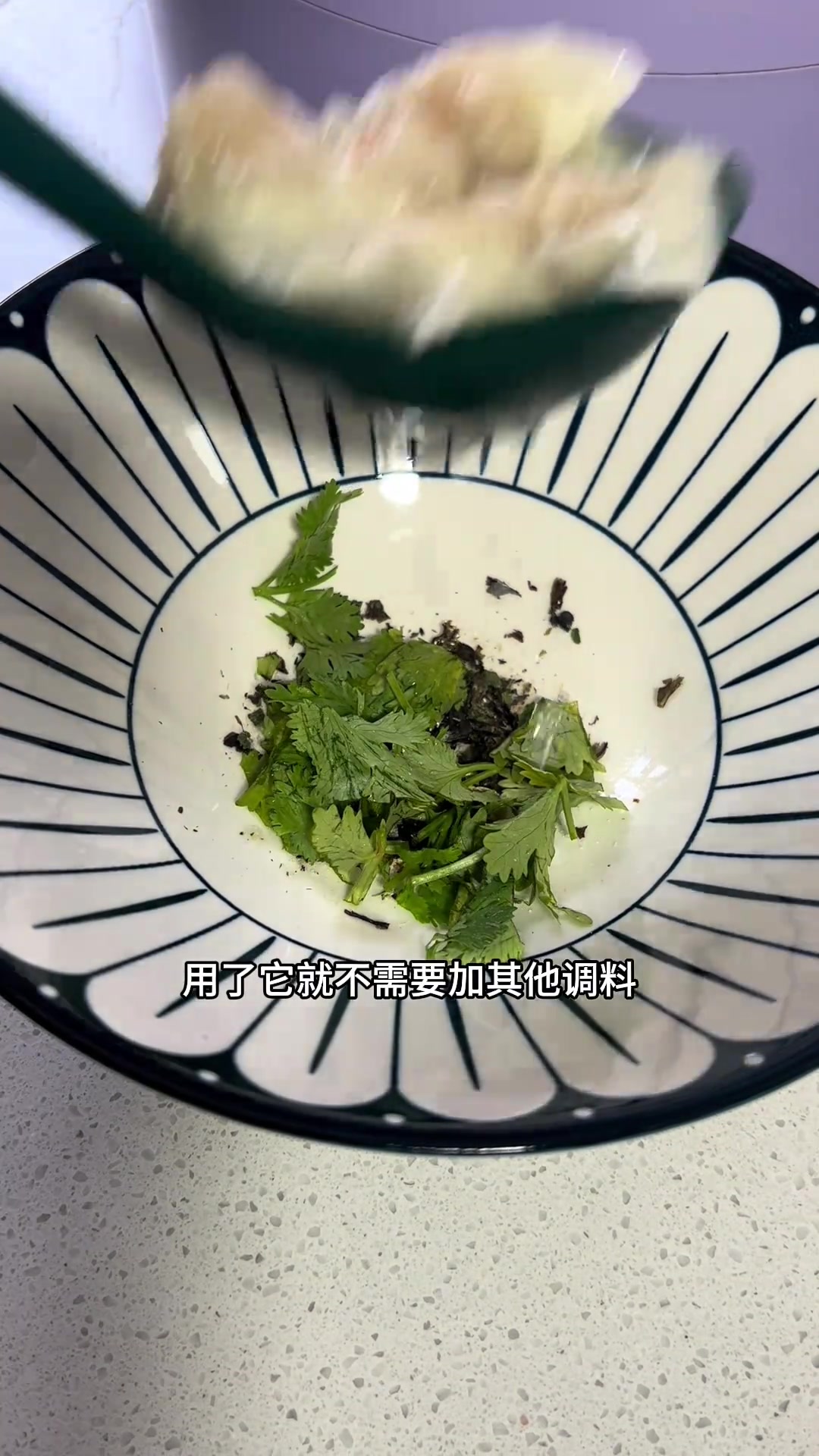 清汤馄饨要想好喝,馅料和汤底都很重要