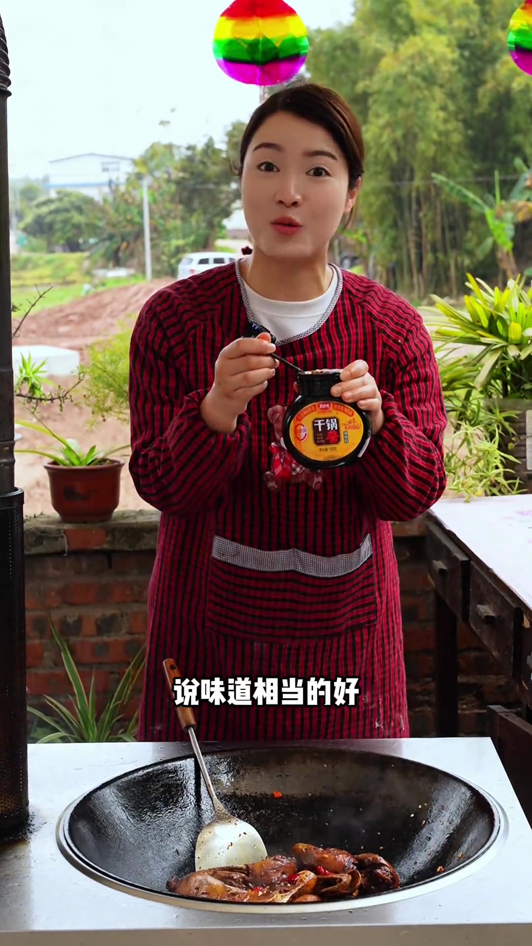 香辣干锅鸭头居然这么简单夏天来了,干锅鸭头好多朋友都爱吃,一份就是88!在家里做香辣鸭头又
