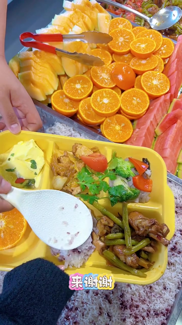 四零一午餐开饭啦!菜品丰富超诱人