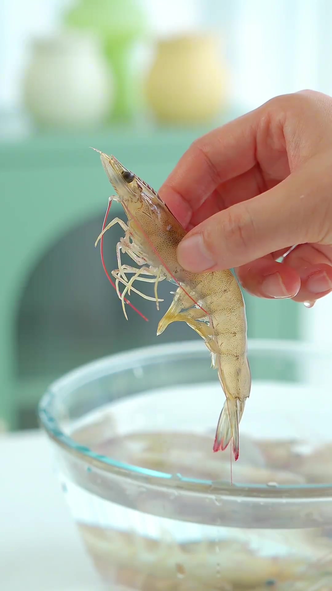 今天过节,给宝宝做这个时蔬虾肉丸,软糯糯的,鲜掉眉毛的好吃,一口下去满满的优质蛋白,你也给