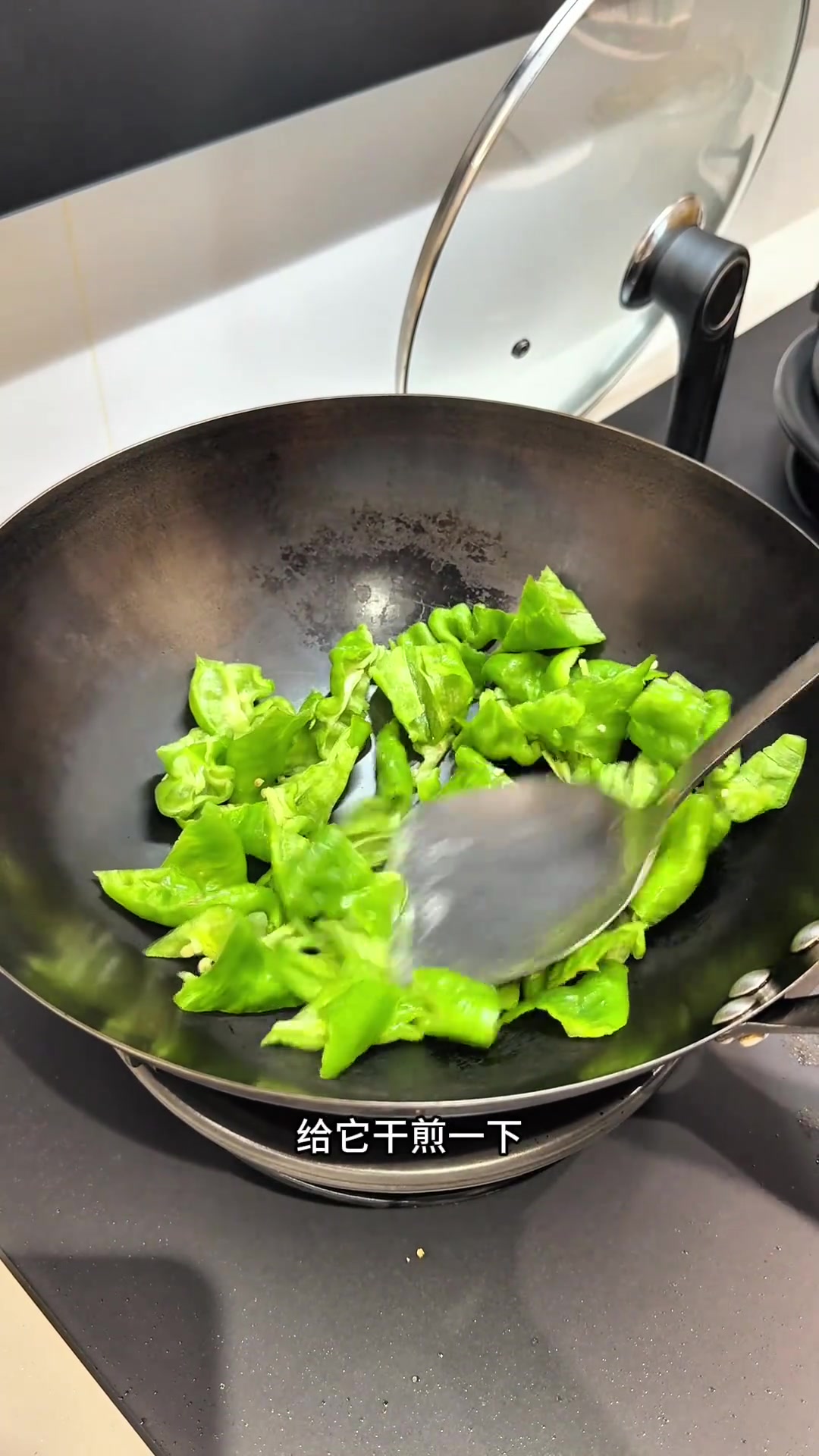 青椒腐竹小炒肉!下饭菜系列必须有它!