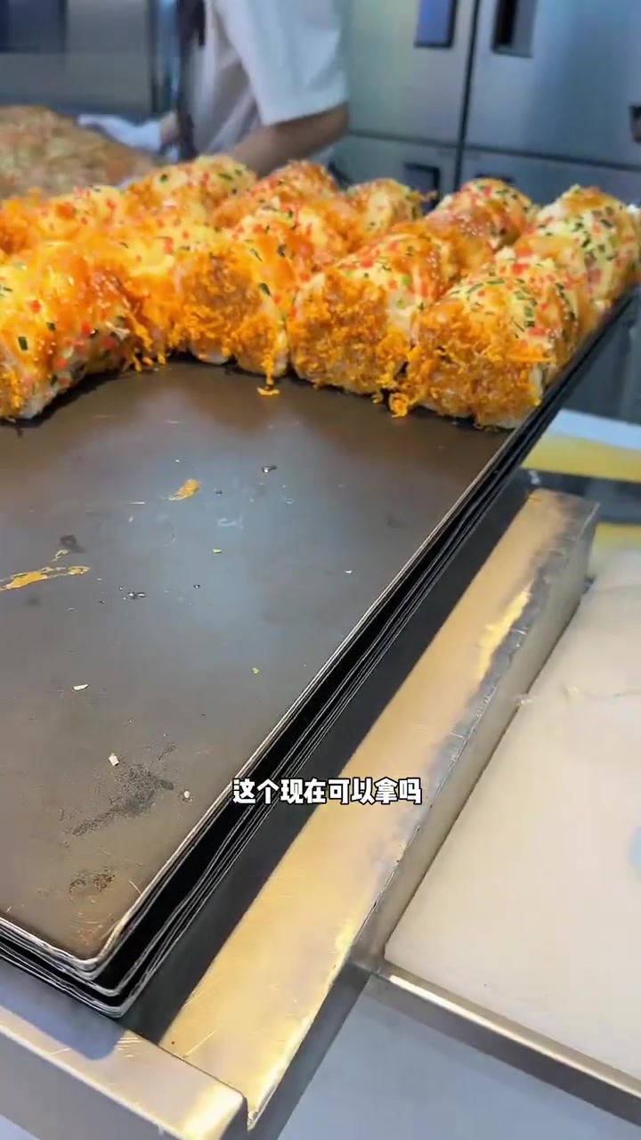 vlog吃一整天面包太爽了!小放纵下芝士火腿蛋皮欧包咖啡米面包香葱肉松卷草莓乳酪欧包菠萝包