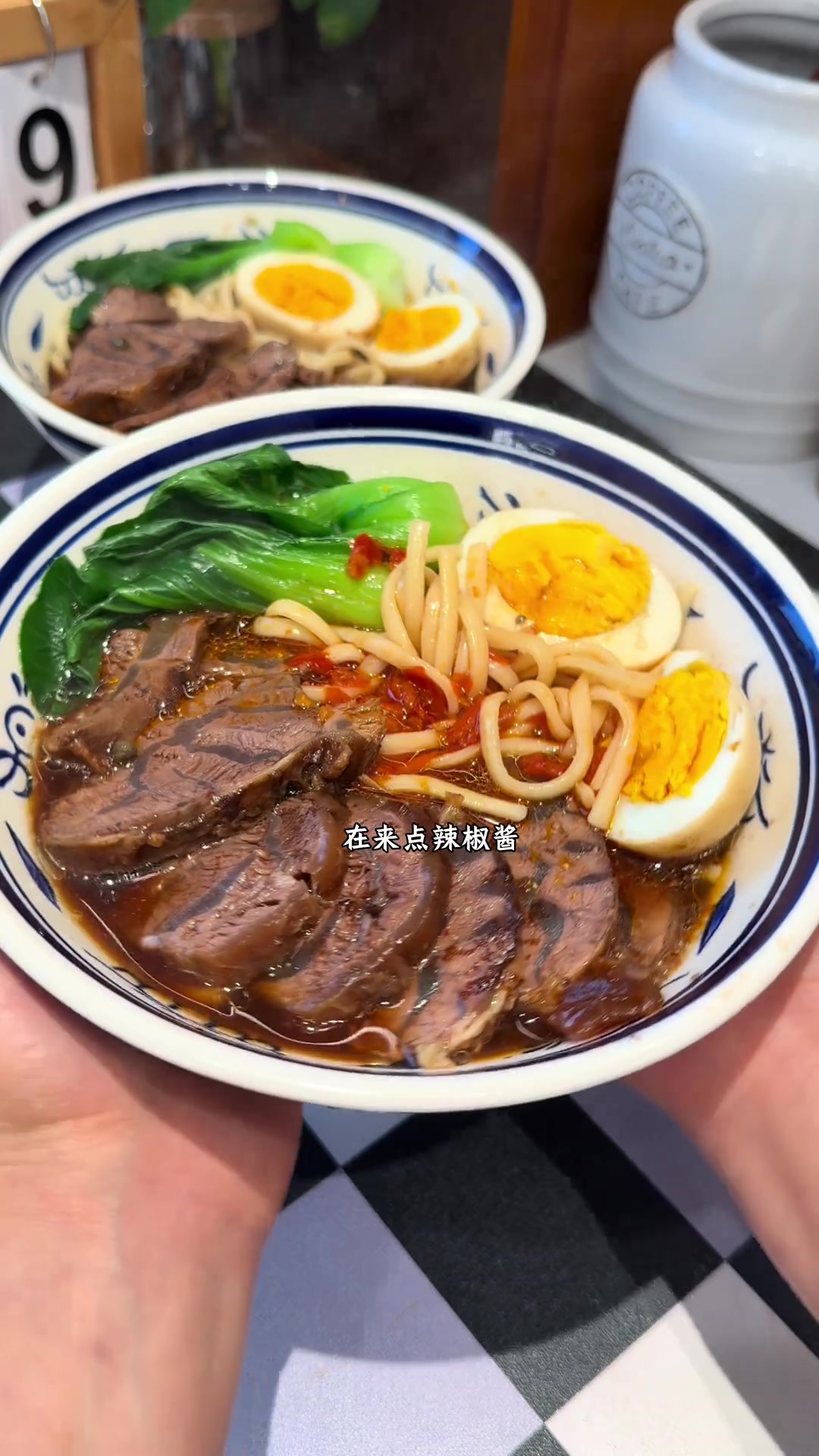 vlog|卤牛肉面就是要有大片的牛肉才过瘾,自己做的料就是足,大口吃肉肉的感觉太爽了～