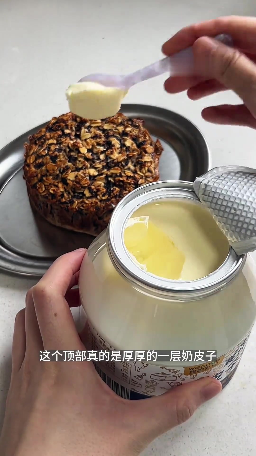 早午餐Vlog|桂花紫米酒酿燕麦小蛋糕+芋泥拿铁好好好吃我都不知道怎么形容这个组合搭配以为