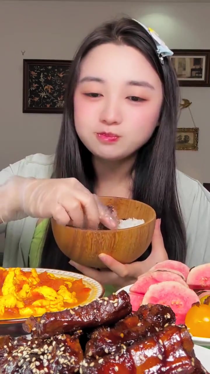 糖醋排骨番茄炒蛋芭乐夹乌梅!香迷糊了啊!