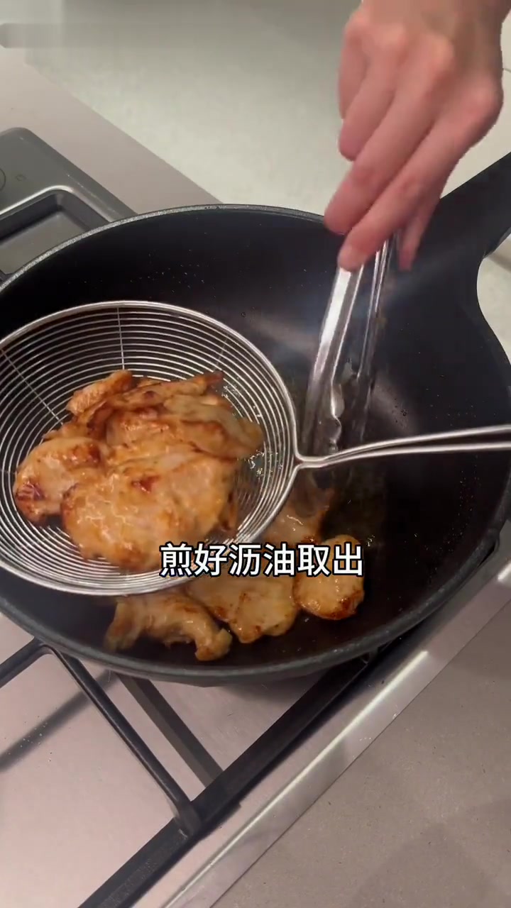 Vlog听说软蛋饼是江浙沪人民的brunch!应该没人能拒绝软皮鸡蛋饼吧!今天是画大饼专家
