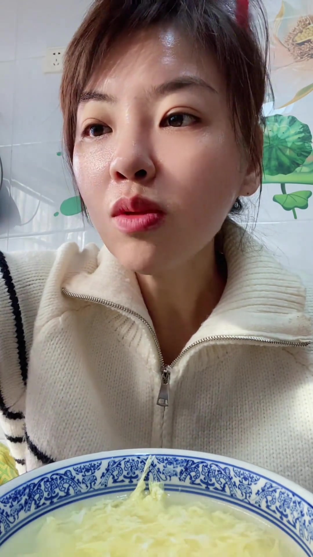 老妈牌早餐，砂锅牛骨汤开启味蕾第一餐