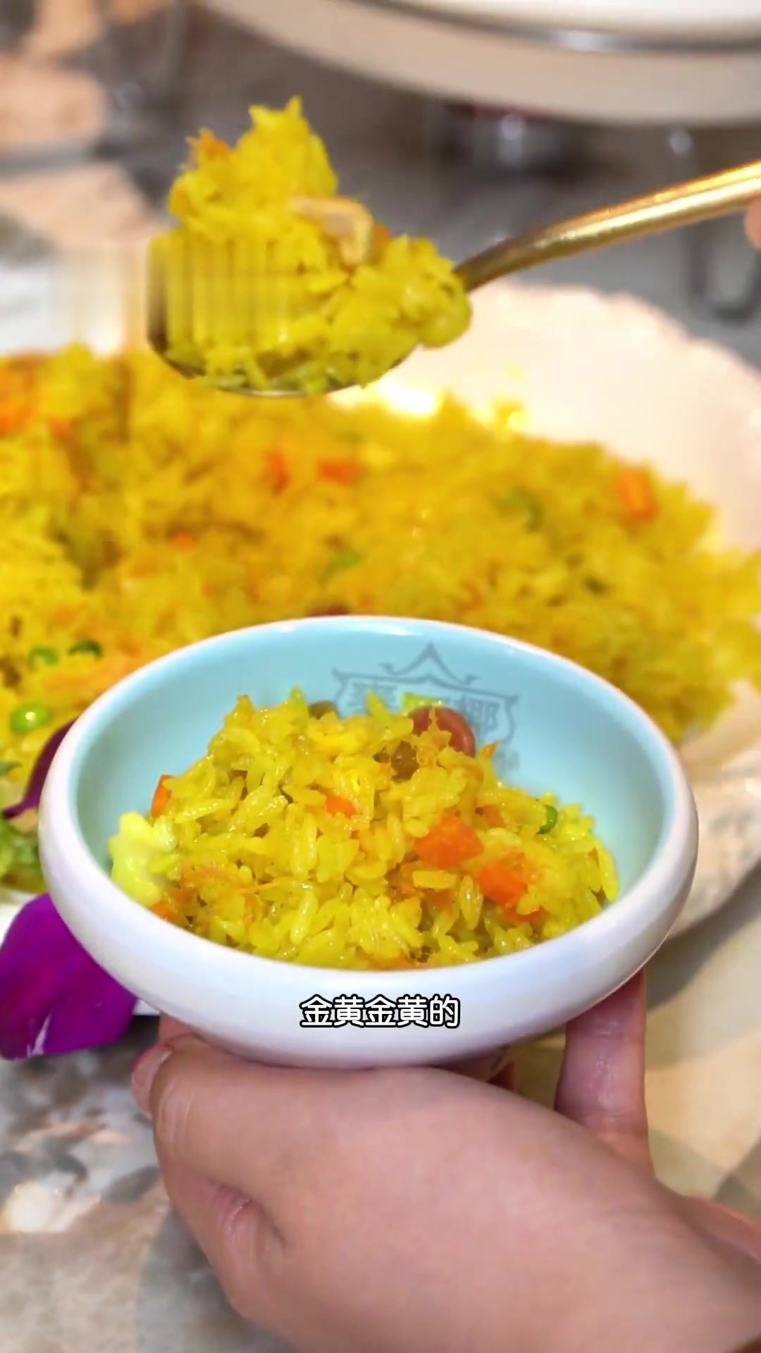 泰国大厨教大家做菠萝海鲜炒饭,喜欢的快学起来!