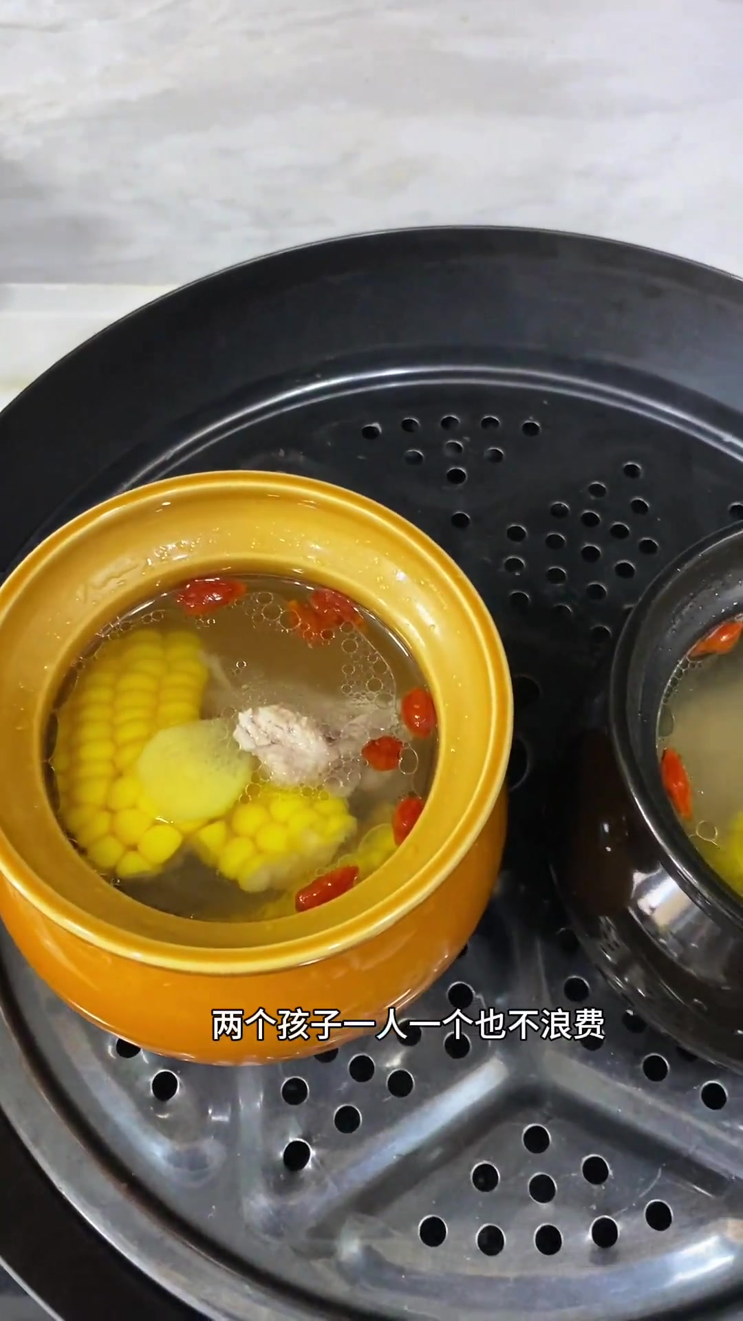 简简单单又一餐做了闺女喜欢的瓦罐排骨汤和炒河粉