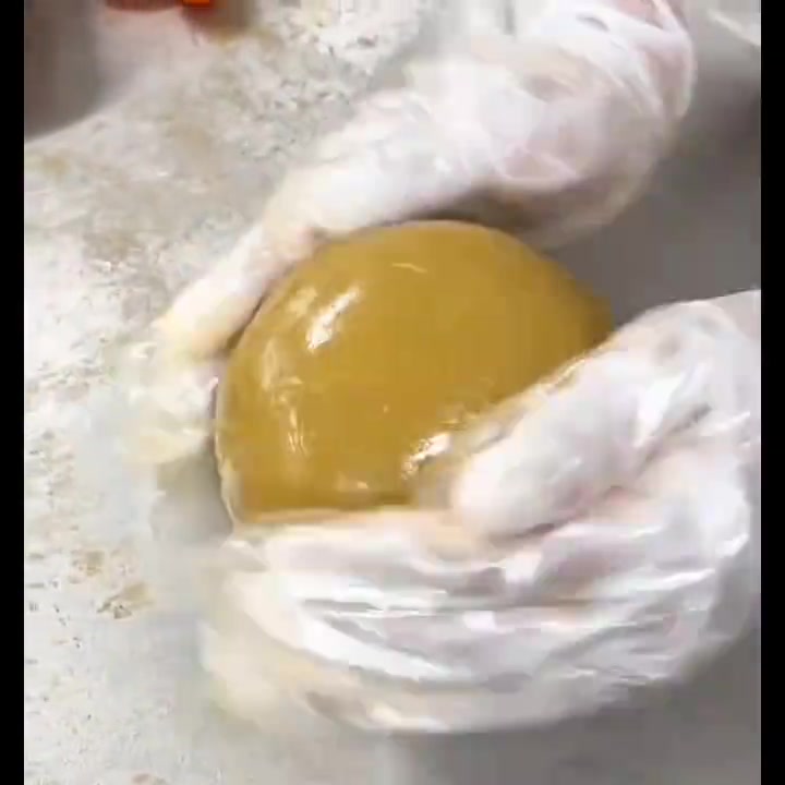 制作六个蛋黄大月饼#