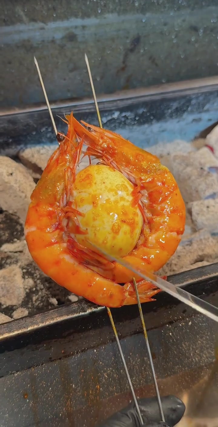 烤虾包鸡蛋,又称皮皮虾打篮球