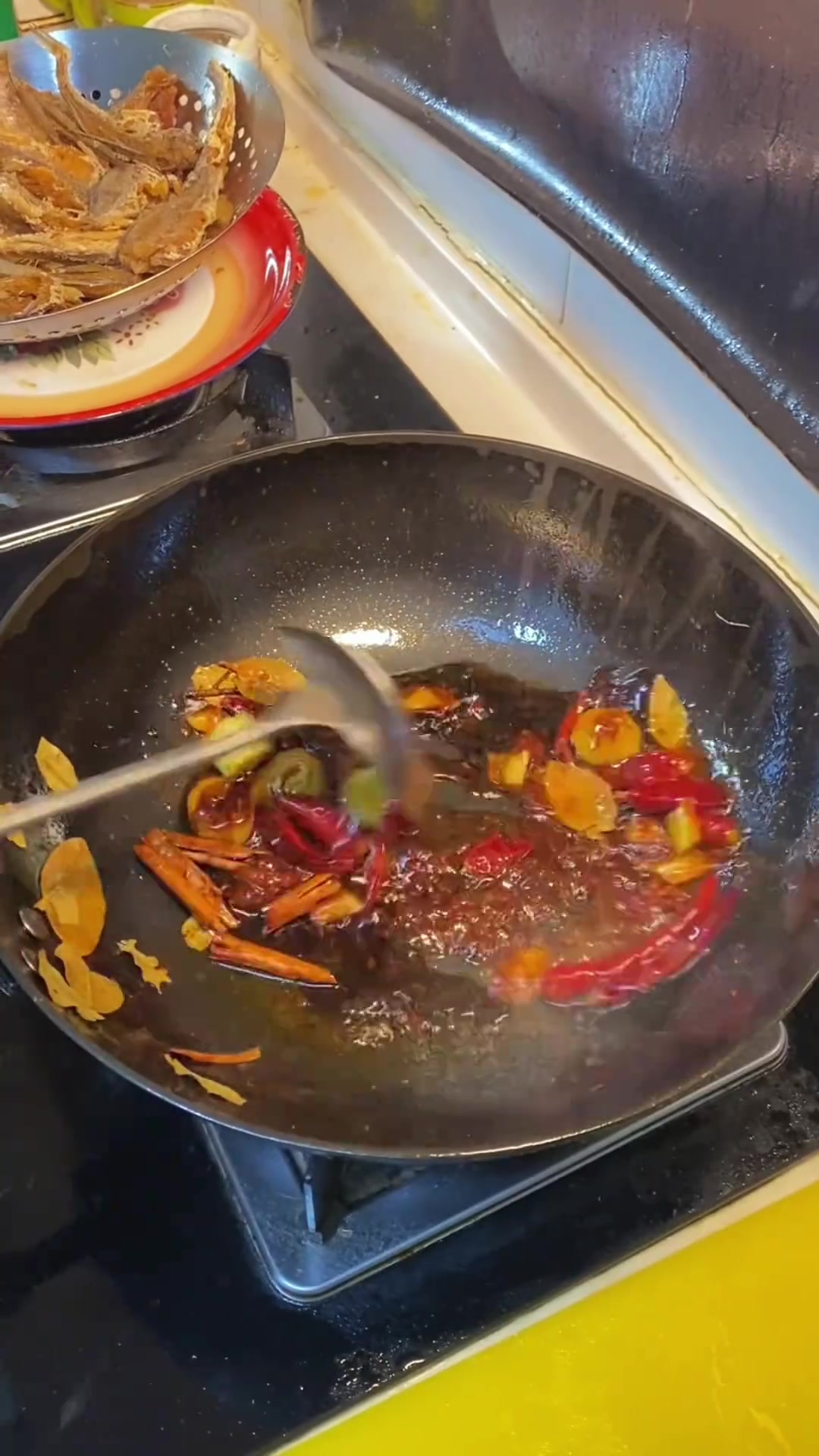 骨酥肉烂连刺能吃的罐头味黄花鱼做法来啦!