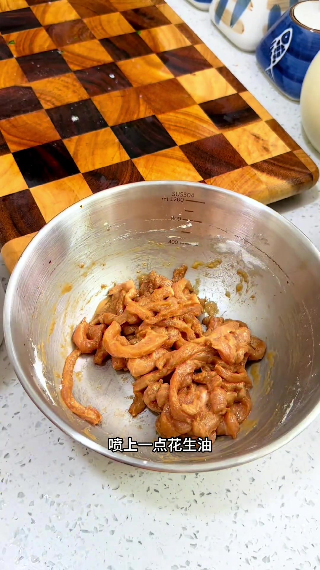 一口爆汁的八爪鱼水饺!爽滑筋道的肉丝拉皮