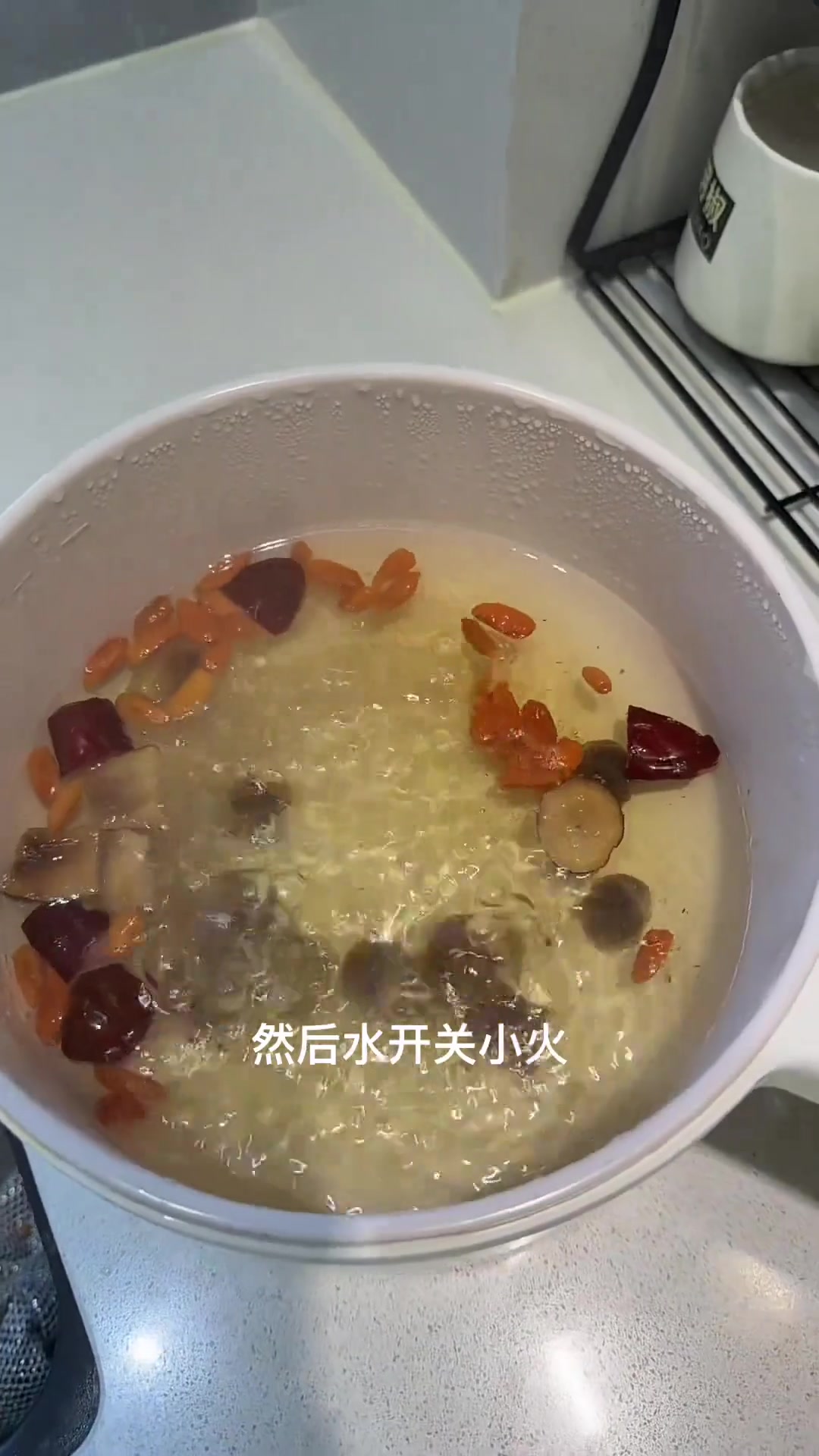 红枣桂圆鸡蛋汤,女生的暖胃小甜汤,姐妹们一定要坚持喝