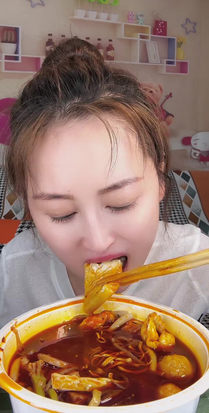 超爱爆辣麻辣烫米线,每次都加好多豆芽和干豆腐