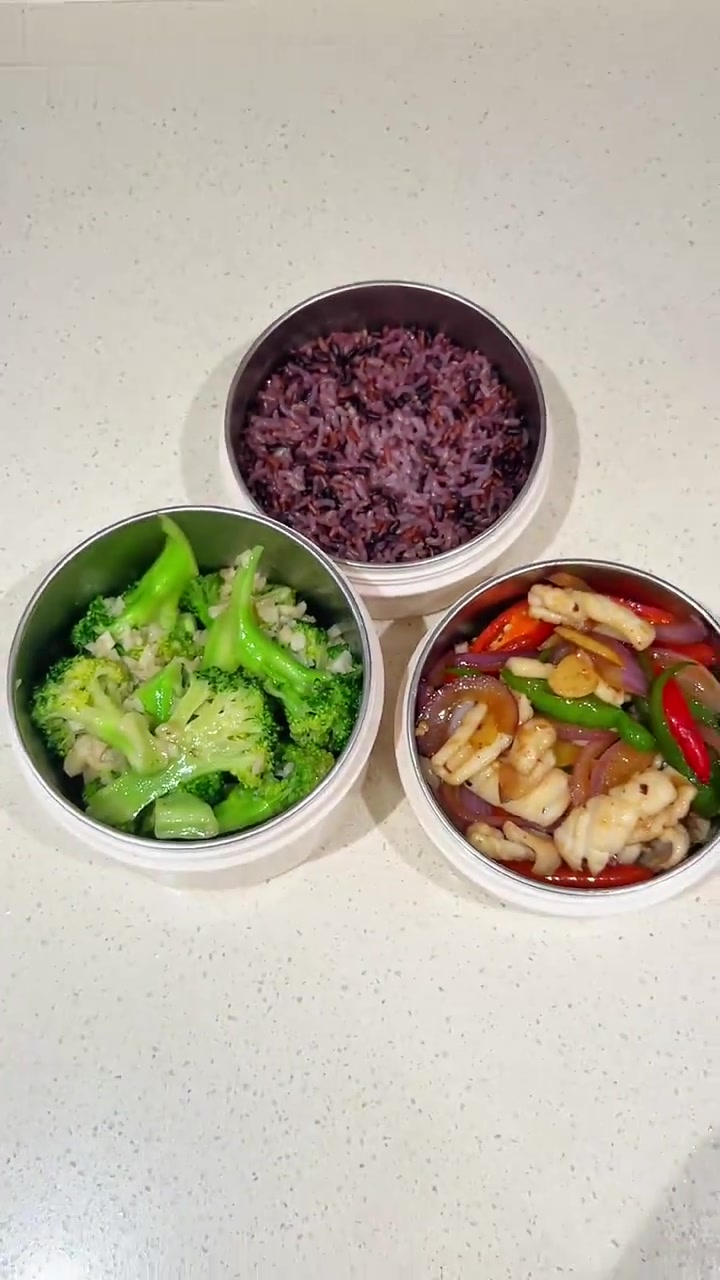 拒绝外卖|上班带饭第261天今日菜单:爆炒鱿鱼蒜蓉西兰花