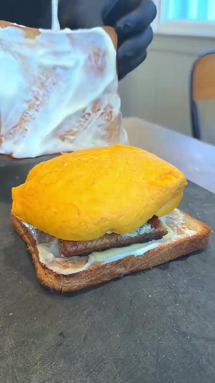 超嫩厚蛋夹鳗鱼三明治,只在东京限定!