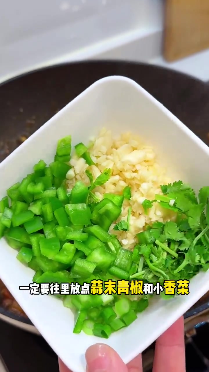 超爱这个茄子焖面做法,经常这么做也吃不够,而且省事