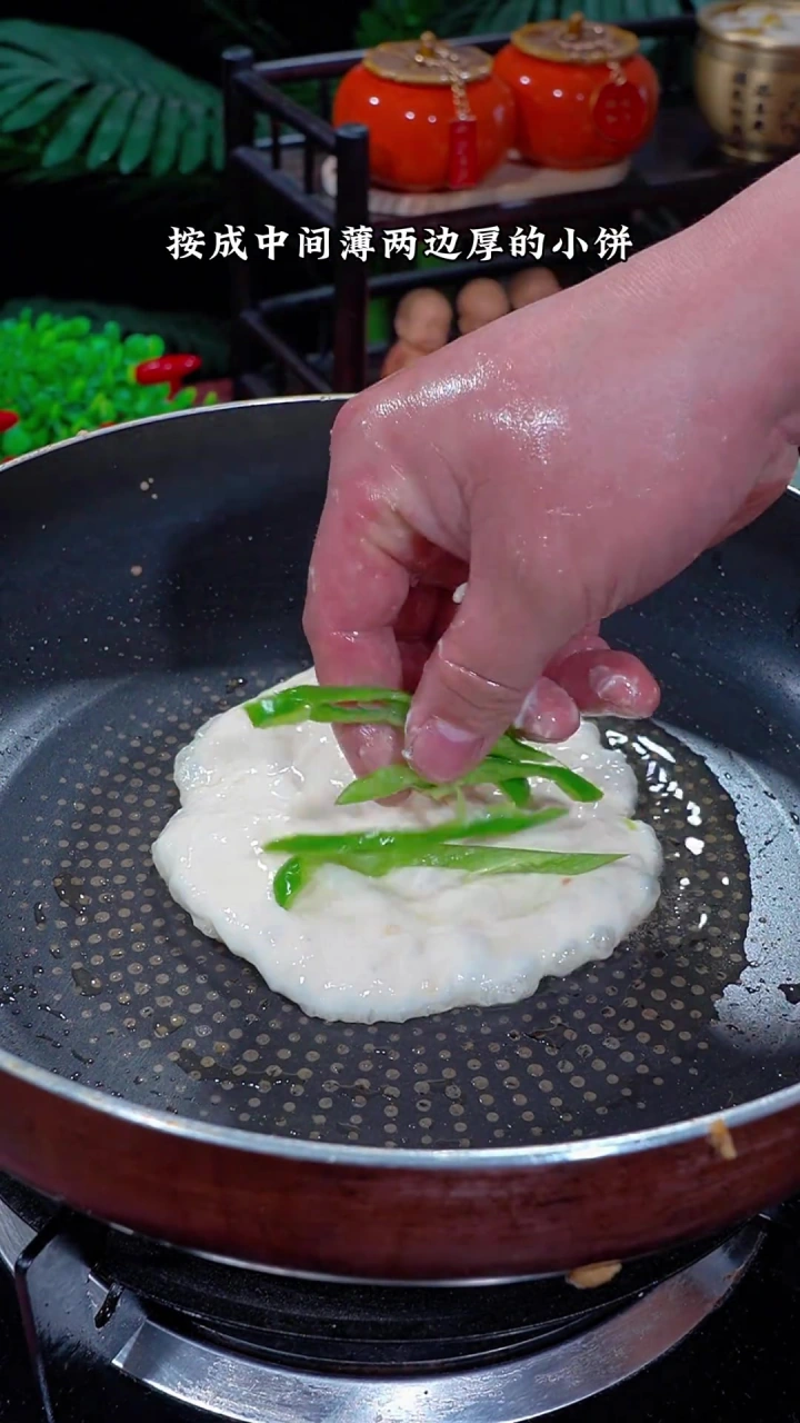 别总用面粉蒸馒头,试试青椒鸡蛋饼,超好吃!