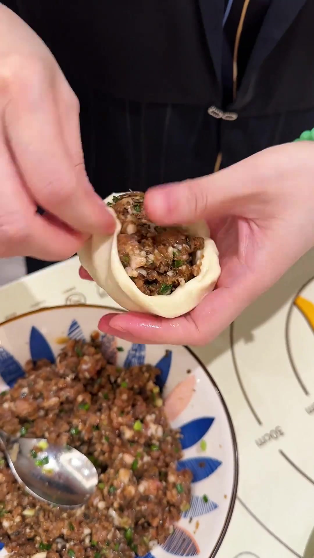 超简单梅干菜肉饼做法,喷香酥脆,快来试试!