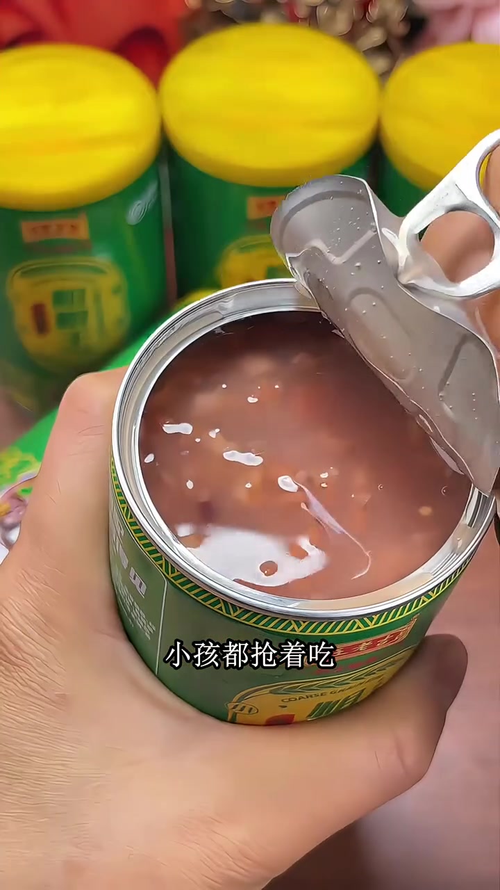 王老吉无蔗糖粗粮银耳燕麦八宝粥配全麦面包超搭!粥里银耳软糯,燕麦有劲,无蔗糖配面包不齁甜,