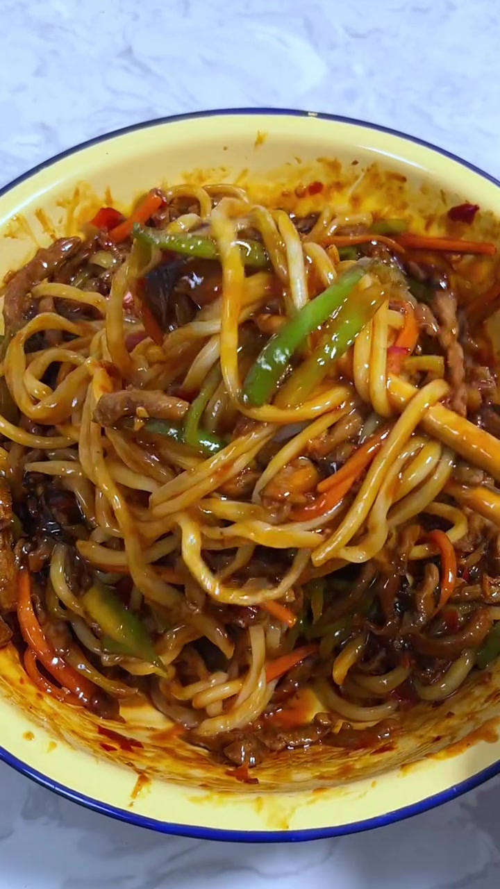 鱼香肉丝拌面这颜色这味道大家可以试试