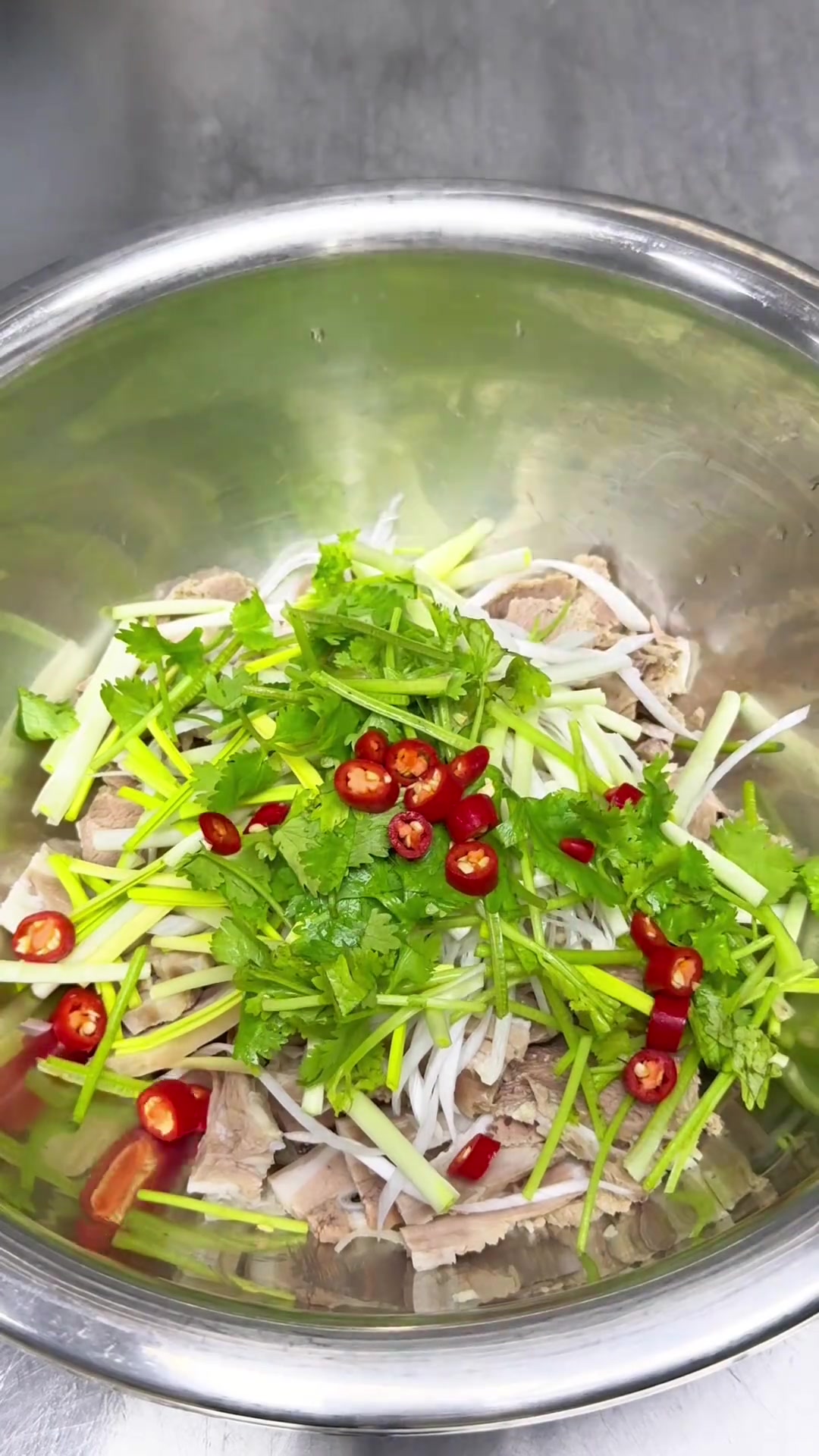 下酒硬菜凉拌羊肉,口感鲜美且肥而不腻!