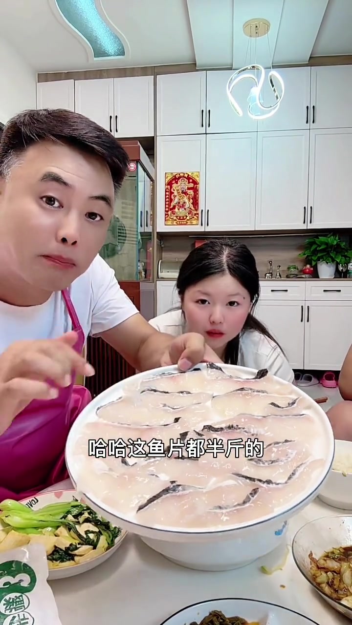 今天又给孩子们做酸菜鱼了,孩子特别喜欢吃,现在39.9三份,还都是精选的黑鱼片,汤汁浓郁鲜