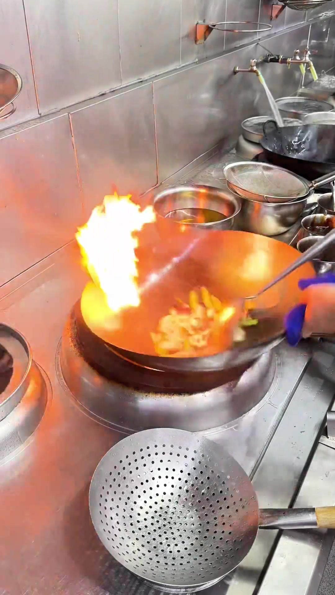 看看粤菜大厨操作荷塘月色做法