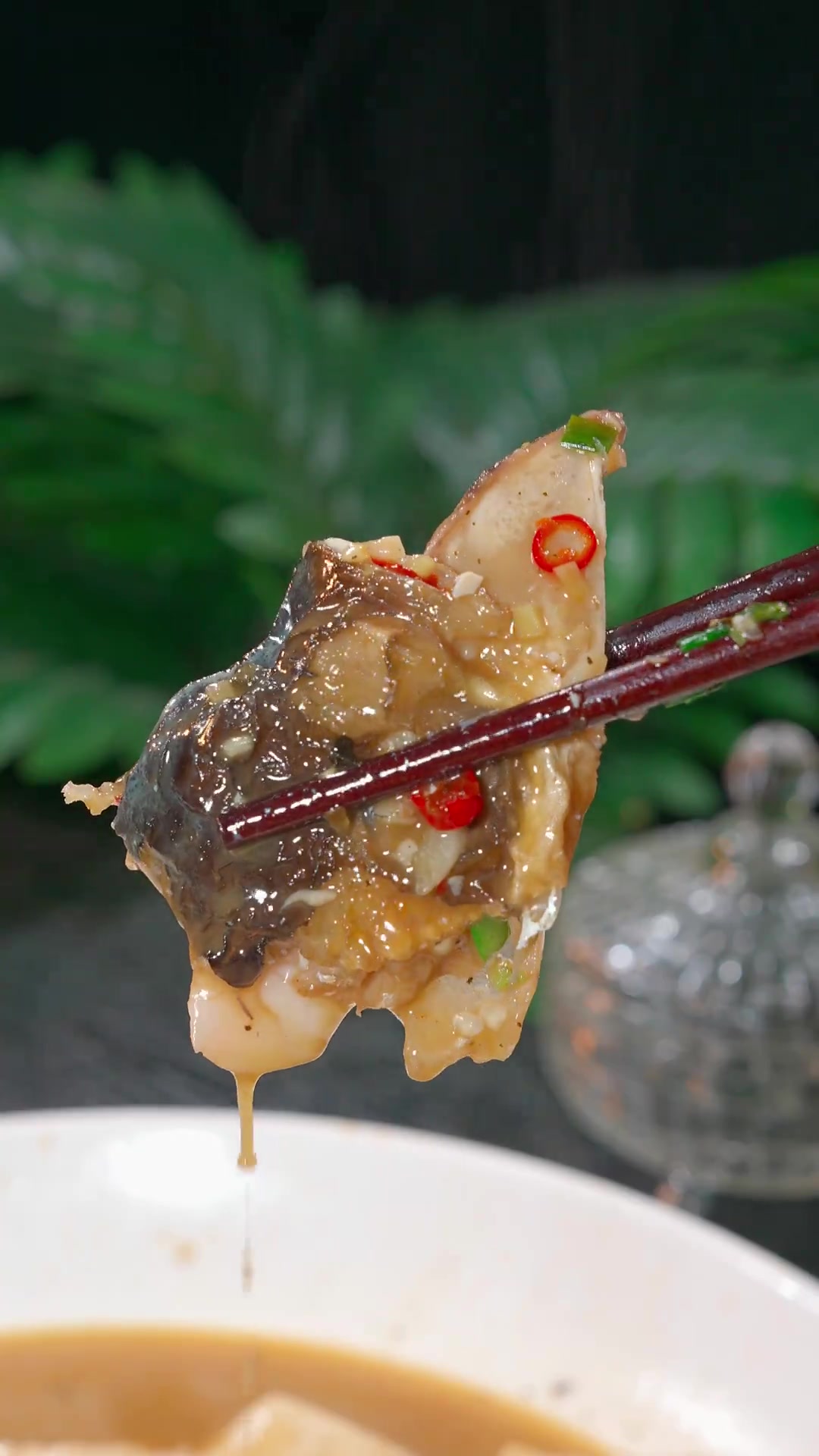 快来看鱼头炖豆腐的这种做法汤鲜肉嫩做法简单,喜欢你也在家试试吧