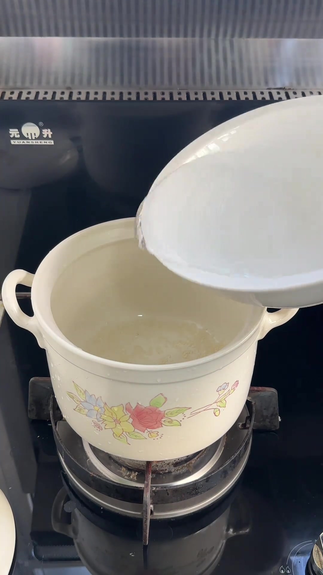 别纠结了,大米汤完整教程版来了,这是最简单省钱补充津液的方法