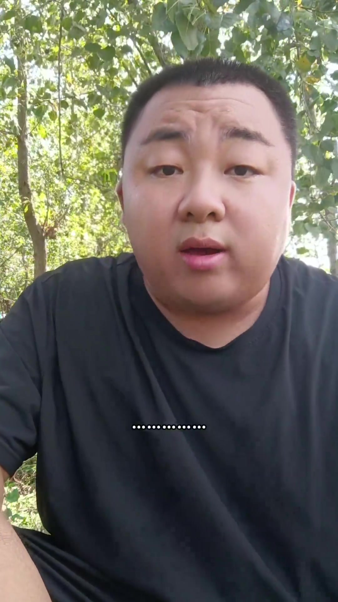 广东吃酒席值得学习,长辈先动筷子,没人抢菜