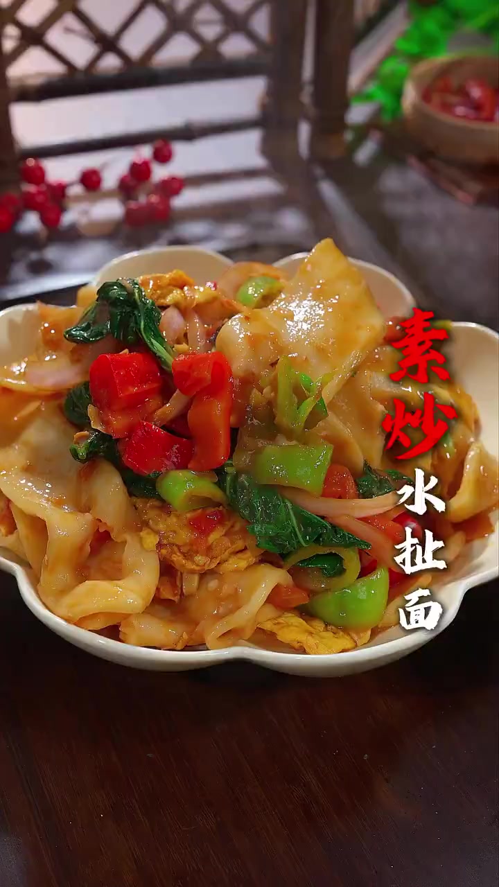 吃剩饺子面这样做炒水扯面,筋道入味家人爱