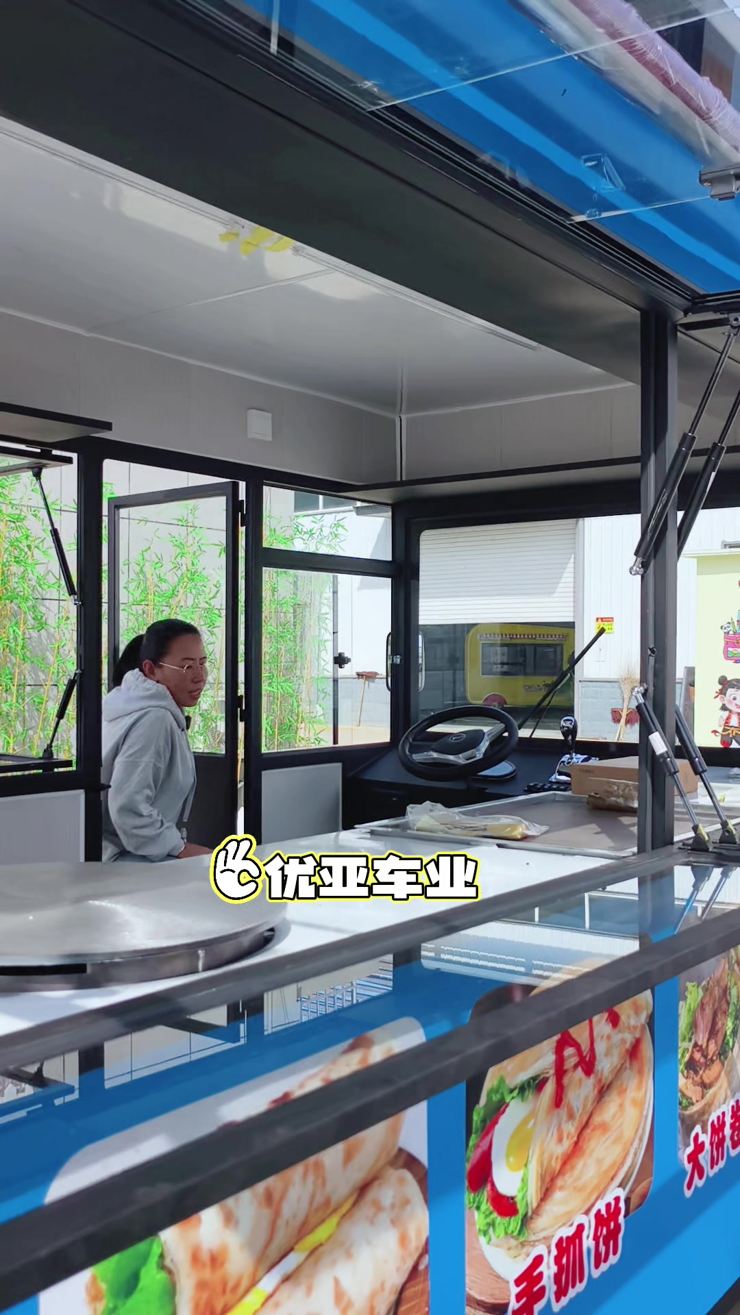 电动四轮小吃车,多功能早餐车,煎饼果子