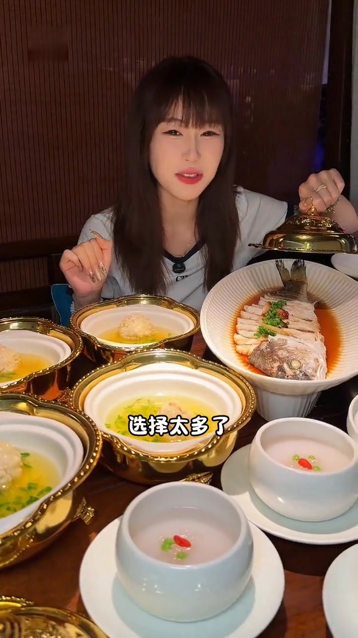 花五百多吃青龙帝王蟹,在庭院感受江南水乡诗情画意