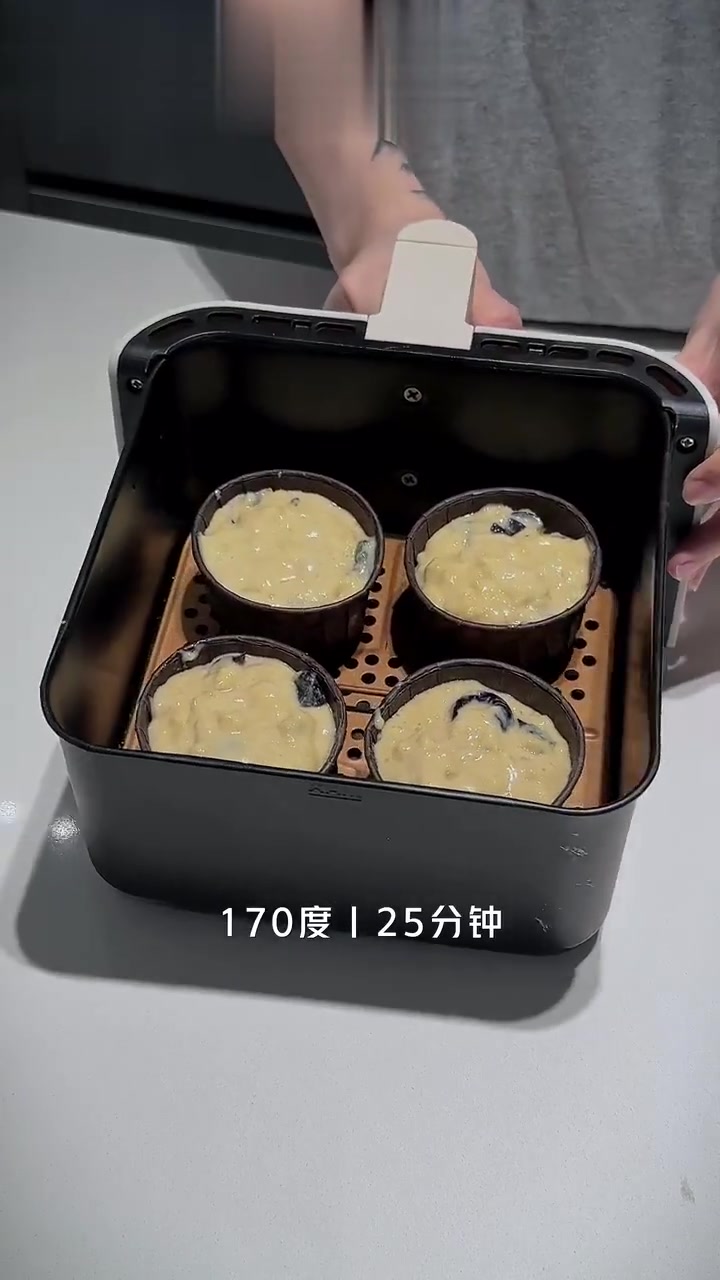 早餐|烤四个香蕉蓝莓麦芬花生酱热拿铁饭搭子三个月啦